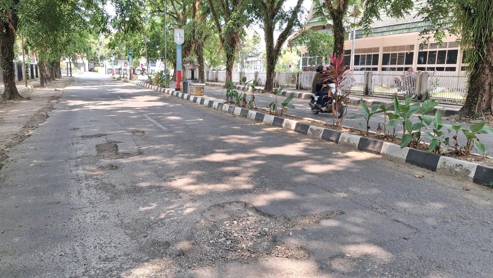 Paradoks Pembangunan Sinjai: Antara Kemegahan Simbolis dan Keselamatan Warga